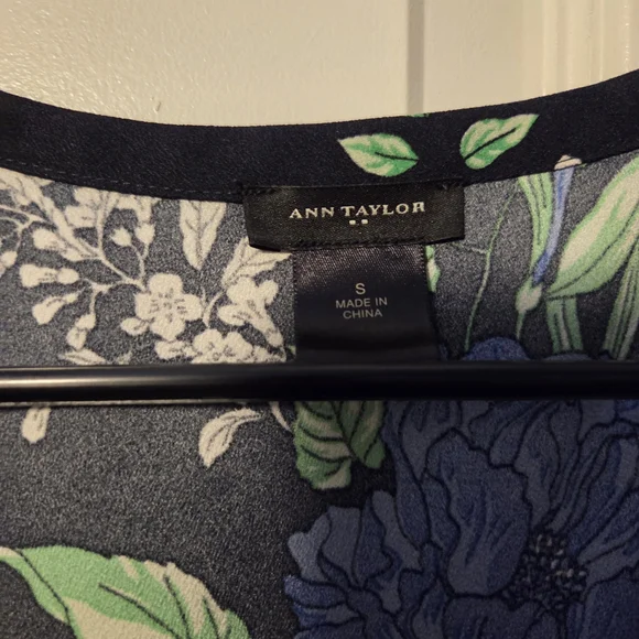 Ann Taylor Black and Blue Floral Tank Top - Picture 2 of 6